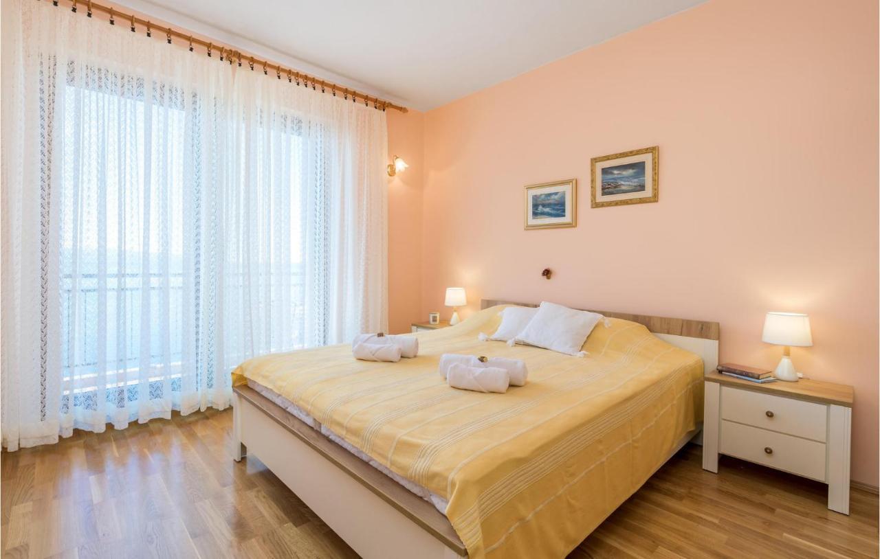 4 Bedroom Nice Apartment In אופטיה מראה חיצוני תמונה